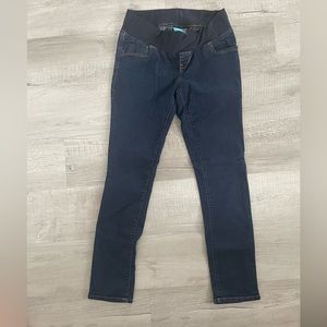 Size 6 Old navy maternity jeans, full panel, NWOT